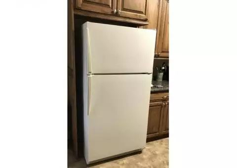 Amana 18 cubic foot refrigerator